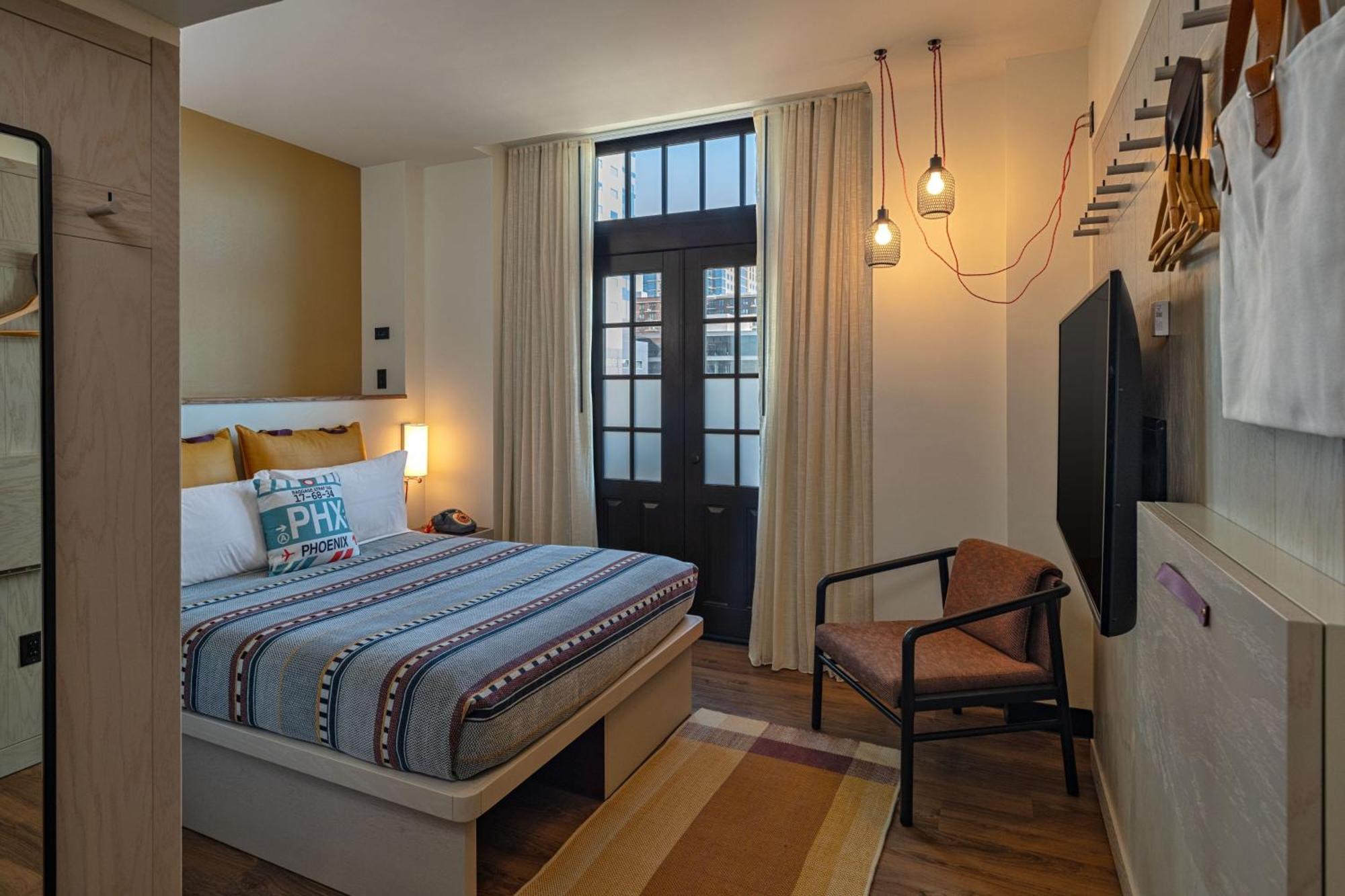 Moxy Phoenix Downtown Экстерьер фото
